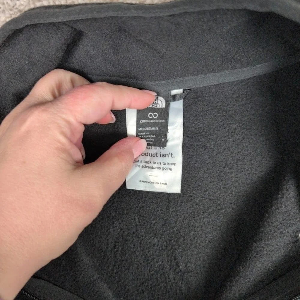 The North Face Mens Circular Design Polartec Quarter Zip Fleece Pullover Black L
